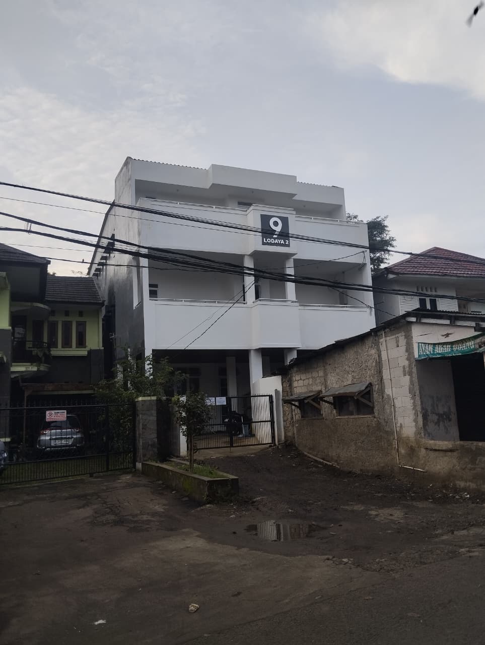 Tampak depan Kos Lodaya 9