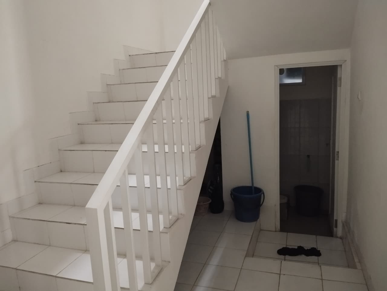 Kamar mandi kos